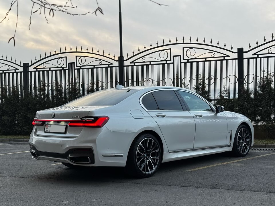 BMW 7-Series 740d X-DRIVE 🤍🤍