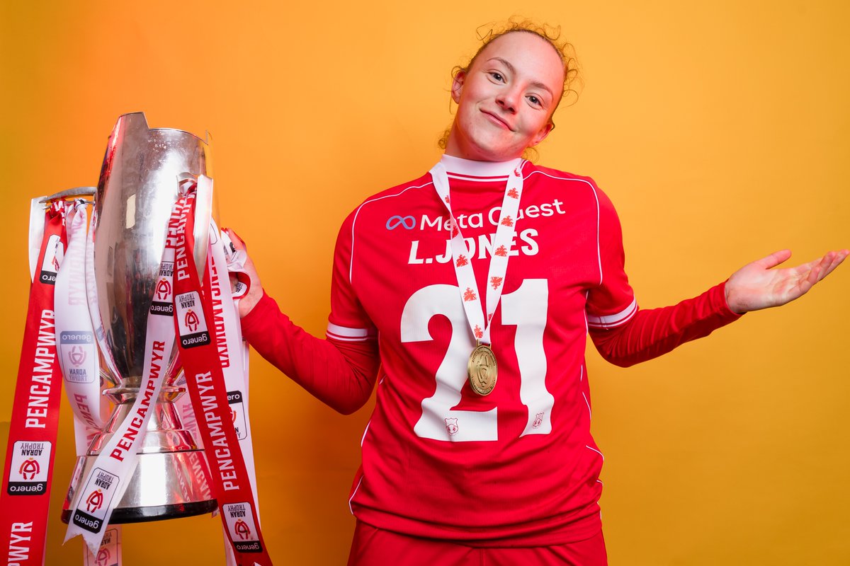 AdranLeagues's tweet photo. Llongyfarchiadau, @WrexhamAFCWomen 🏆📸 https://t.co/Zvq6xPlpku