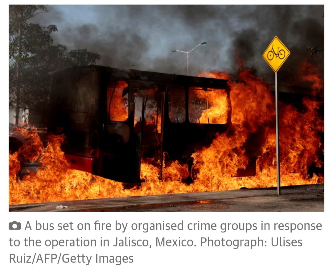 Meksika'nın en büyük uyuşturucu karteli Jalisco'nun lideri El Mencho askeri operasyonla öldürüldü.

El Mencho için 15 milyon $ ödül koyan ABD "Dünya için müthiş bir gelişme" dedi.

Orduyla çatışan kartel üyeleri kenti ateşe verip havalimanlarındaki ABD'li turistleri esir aldı.
🧐