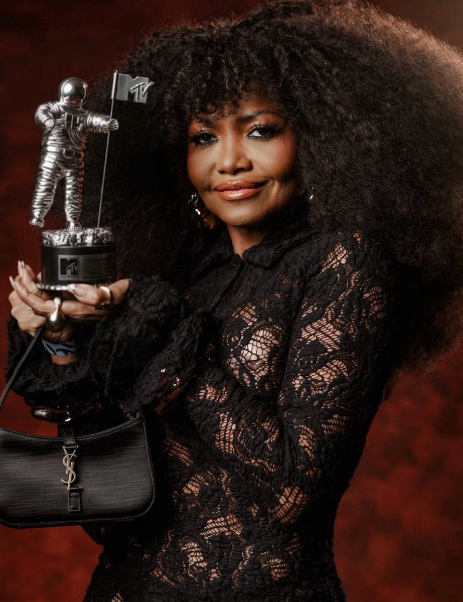 Thank you so much, <a href="/VMAB2B/">Video Music Awards</a>, for the awards and for Song of the Year with Foguinho. It’s always an honor to be part of this award and to be alongside such incredible artists! ❤️