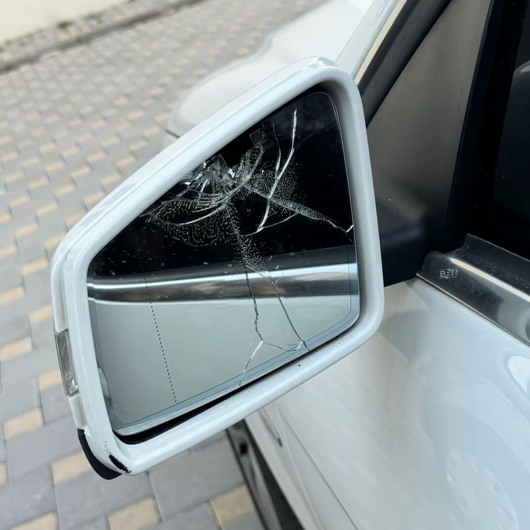 bpthaber's tweet photo. Bursa'da bir kişinin aracına ok saplandı. https://t.co/RoNIg2kvgT