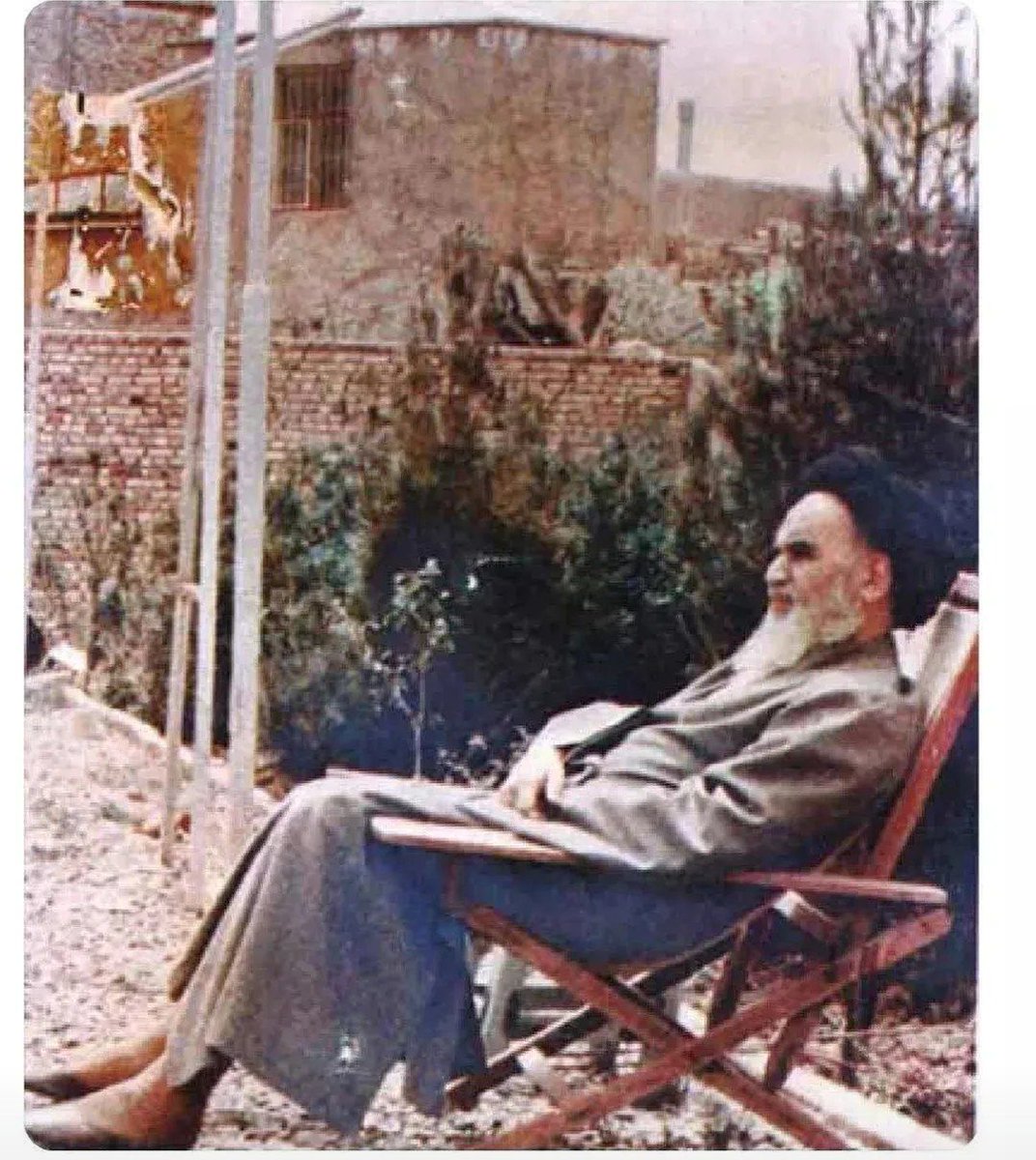 America can’t do a damn thing.
#امریکا_هیچ_غلطی_نمی_تواند_بکند
#امام_خمینی