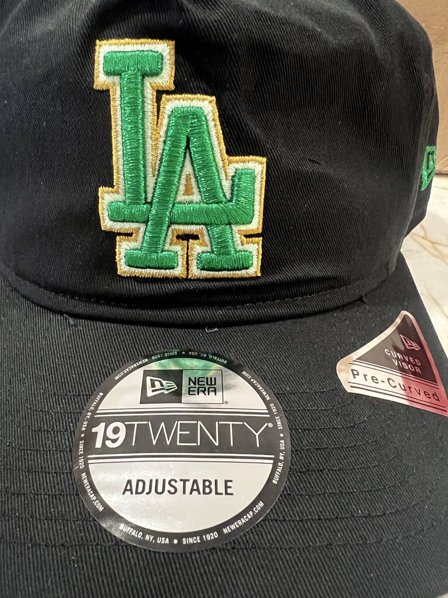 RJPINE's tweet photo. @NewEraCap Very disappointed in the way my $50 hat was shipped, smashed in a plastic bag and thrown in a box, the creases in the hat make it unwearable. https://t.co/25uJ6AdaPL