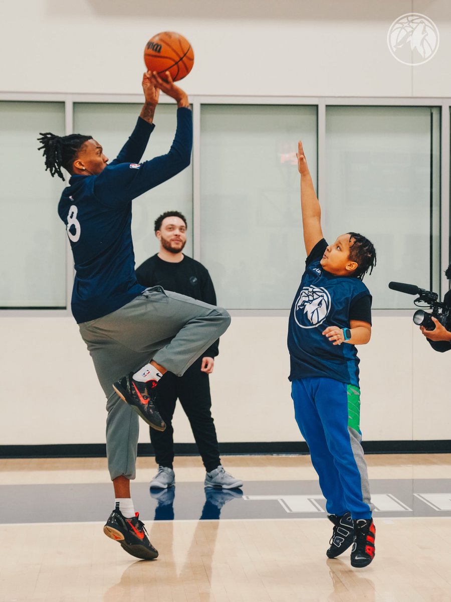 How it feels trynna contest those 7'4 builds on 2k