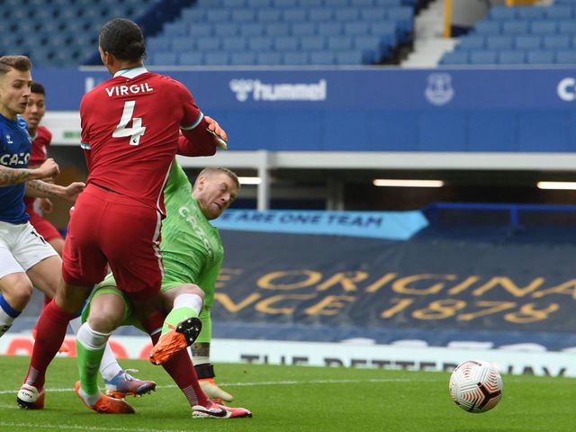 NewbonAlan's tweet photo. @Lea_EFC Especially this tackle Pickford should have been arrested https://t.co/ehu9vLQE3s