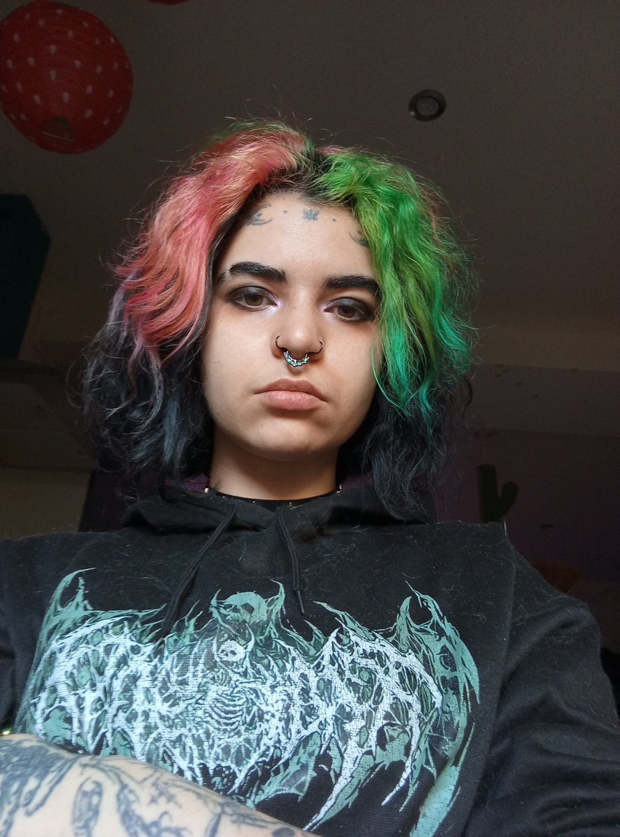 #LGBTQIARainyDays
❤️‍🩹🍀