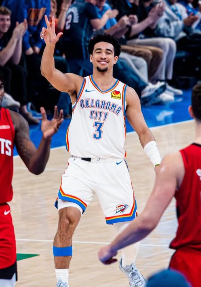 Jared McCain over the last 4 games:

14.0 PPG
3.5 RPG
50.0% FG
50.0% 3P
91.7% FT
21.2 MPG