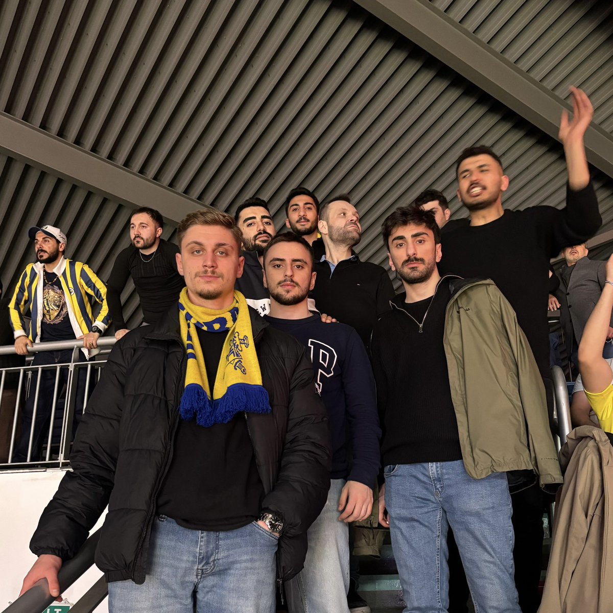 ŞAMPİYONLUK ŞARKILARIYLA, DALGALANSIN BAYRAĞIN BURDA!
Fenerbahçemizi, beşiktaş karşısında oynanan Türkiye kupası finalinde yalnız bırakmadık.

#UNIGFB