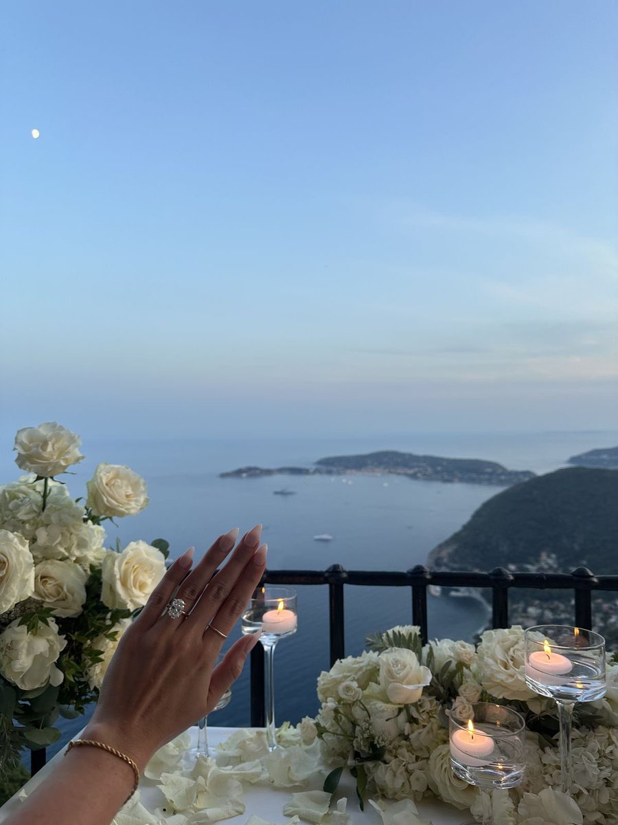 freyataroot's tweet photo. 2026, who? 💍 https://t.co/Rlr3GWifNB