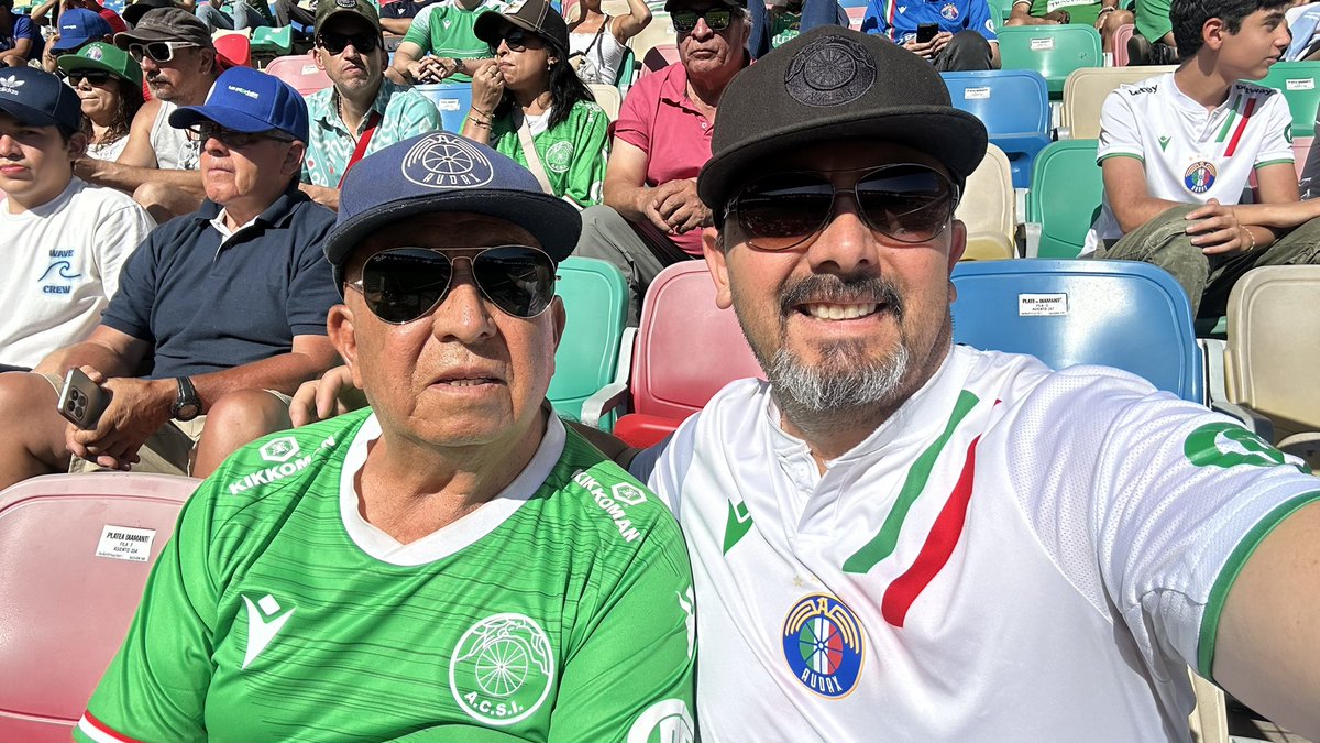 Jimenez33P's tweet photo. Cómo siempre junto a mi viejo apoyando al gran Audax Italiano… Vamos Tano por el triunfo 🤟🏻😎🤟🏻🐉🌳⚽️ https://t.co/EvzFkYee0T