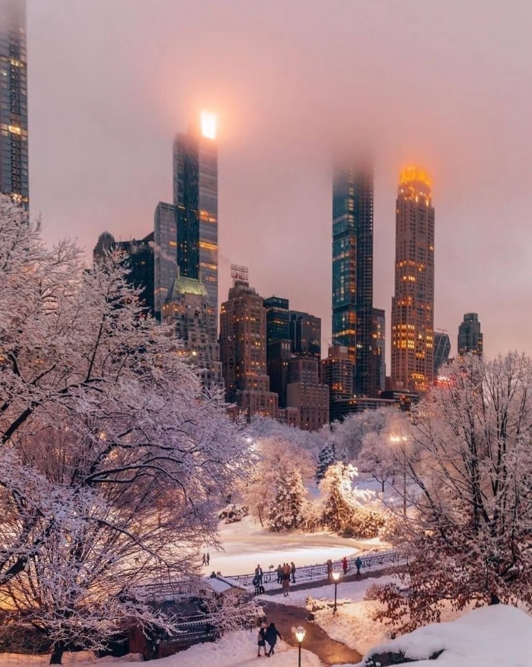 Jordan_de92's tweet photo. Winter in New York City feels like a scene from a movie. The streets glow under soft snowfall, and the towering buildings look even more stunning against the pale winter sky. Times Square shines brightly with colorful lights that reflect beautifully on the snowy ground, while Brooklyn Bridge looks peaceful and majestic in the cold morning air. The mix of chilly weather, sparkling decorations, and the city’s lively spirit makes NYC in winter incredibly charming and unforgettable❤