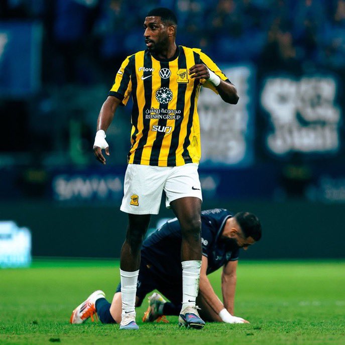 ىايف tweet media