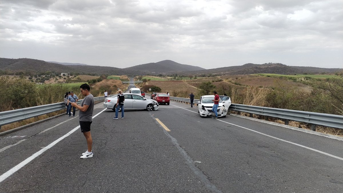 adriansuki0809's tweet photo. @CAPUFE choque pista siglo 21...
Ambos sentido... A 15 min de las devicion entrando a puebla https://t.co/jrmztTlDV7