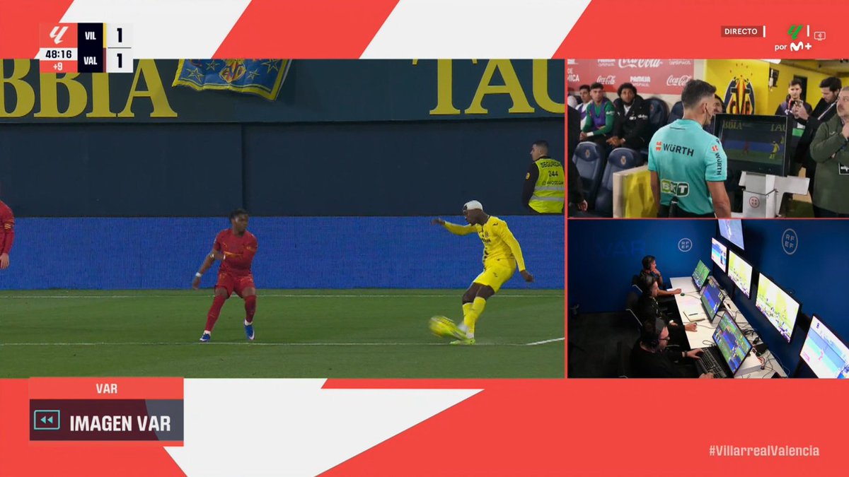 ArchivoVAR's tweet photo. 🖥️💥 El Villarreal - Valencia manda a la nevera a Gil Manzano.

👉🏻 Pépé centra y Ramazani, con el brazo derecho separado del cuerpo y ocupando un espacio, desvía el balón.

✅ 𝗘𝗦 𝗣𝗘𝗡𝗔𝗟𝗧𝗜.

▪️ Al cometer dos errores en un mismo partido, el CTA le mandará a la nevera. https://t.co/XLMtZpdabx
