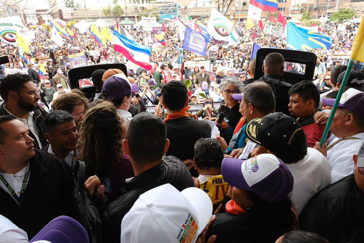 COMUNICADO

SERÉ EL PRESIDENTE DE TODOS LOS COLOMBIANOS, PERO TAMBIÉN SERÉ UN PRESIDENTE PARA LAS VÍCTIMAS

El candidato presidencial Iván Cepeda realizó un nuevo evento multitudinario de campaña en el parque principal de Soacha, Cundinamarca. Desde allí reiteró su compromiso con