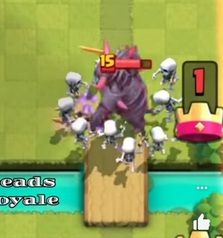 Los Warriors intentando defender a Nikola Jokic: