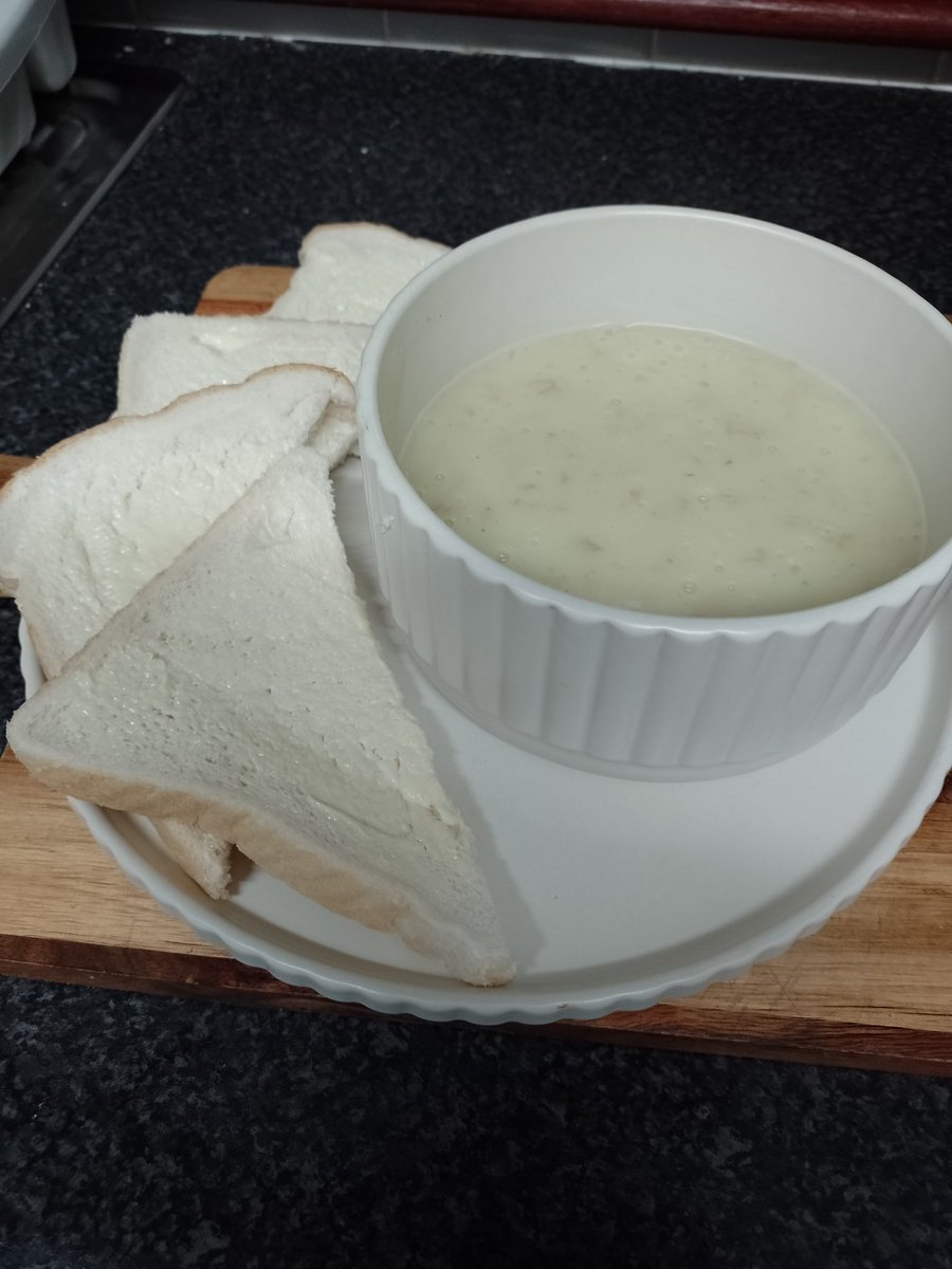 Metzfits84's tweet photo. From the garden to the plate: Cock-a-leekie soup.

Rather than cook the tatties in water, I just add them to cold stock &amp; cook until there's a little give. Then I add the leek &amp; cook until the tatties are soft, then blend. @jamieoliver @ChefTomKerridge @HairyBikers https://t.co/ok3TUmqow3