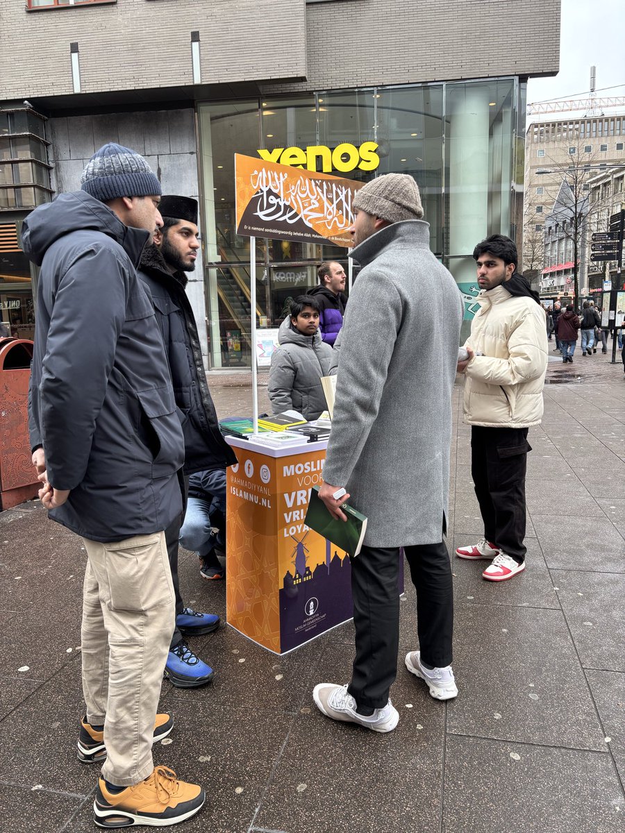 Moslimjongeren Den Haag tweet media