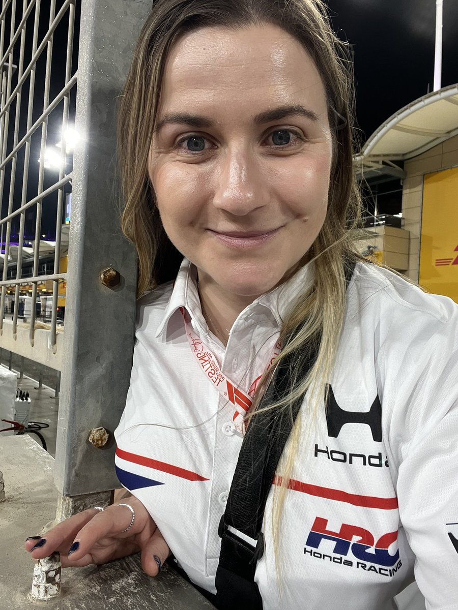 Helèna Hicks tweet media