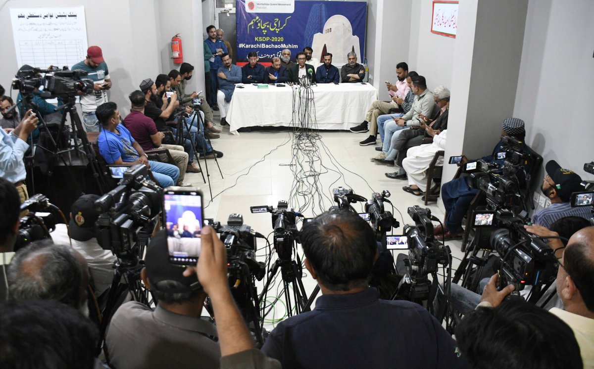 allaboutmqm's tweet photo. پیپلز پارٹی کی سیاست کا آغاز ہی ادھر ہم ادھر تم سے ہوا تھا اور کل اسمبلی میں اس ہی سوچ کا اظہار ہوا، ڈاکٹر خالد مقبول صدیقی

پیش کردہ قرارداد کے ذریعے سپریم کورٹ کے فیصلوں کی توہین کی گئی ہے، چیئرمین متحدہ

#MQMPakistan https://t.co/nqPift6gsW