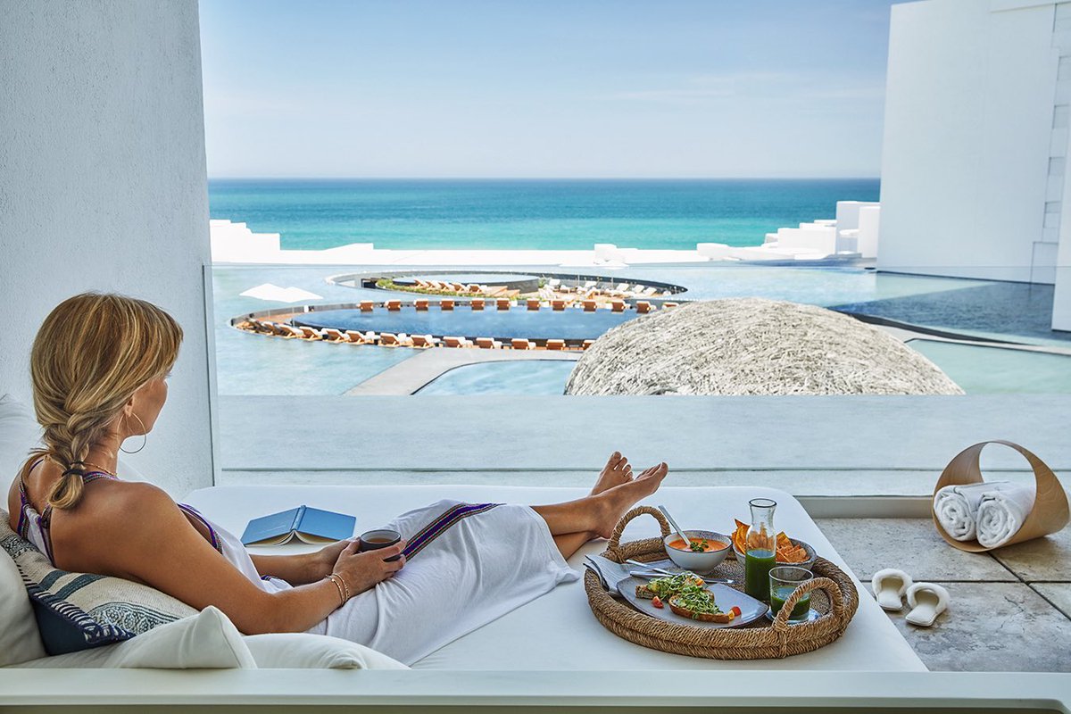 ✈️ Nuevo destino para descubrir

Donde el desierto se encuentra con el mar, nace un lugar que redefine el lujo y la naturaleza. 🌵🌊

Los Cabos combina paisajes dramáticos, gastronomía de primer nivel y experiencias únicas:
🐋 avistaje de ballenas
⛳ golf frente al Pacífico
🍽️