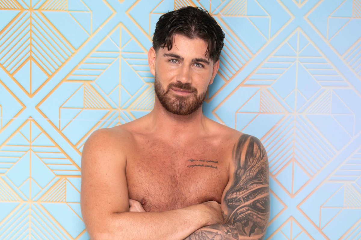 "Millie's good at sending things home" oh he clocked Charlie's tea😭 #LoveIsland