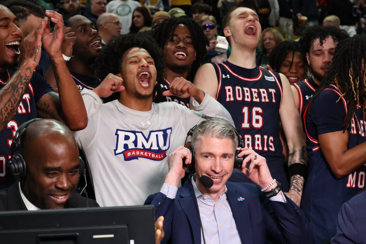 hoopsnut351's tweet photo. Might be the best possible picture to describe Robert Morris Basketball during this 5-game win streak.

Great photography work by @HenselMedia_ on this! https://t.co/QpflihdvFF