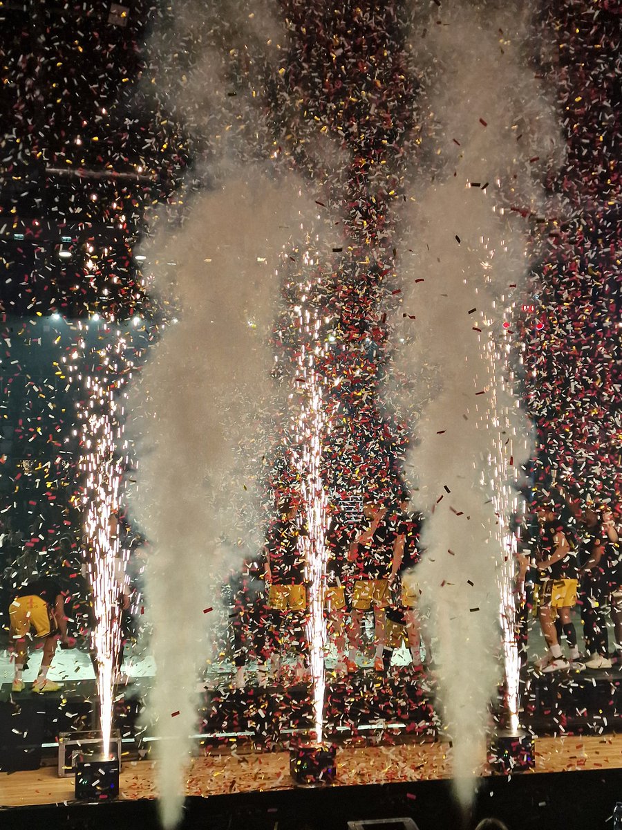 Mnóstwo spotkanych osób, 7 meczów, konkursy, zajebista szama😎. 
Trzeba za rok powtórzyć. Sosnowiec- do zobaczenia.