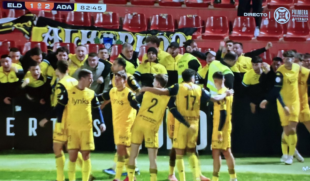 Mucho honor a los chavales de la <a href="/AD_Alcorcon/">A.D. Alcorcón</a> que se han desplazado un domingo por la noche a Elda desde Alcorcón (400km de ida y otros 400km) de vuelta.

Llegarán a casa sobre las 3 de la mañana a Alcorcón. Y mañana a trabajar.

❌ Urge revisar estos horarios, o en su defecto,