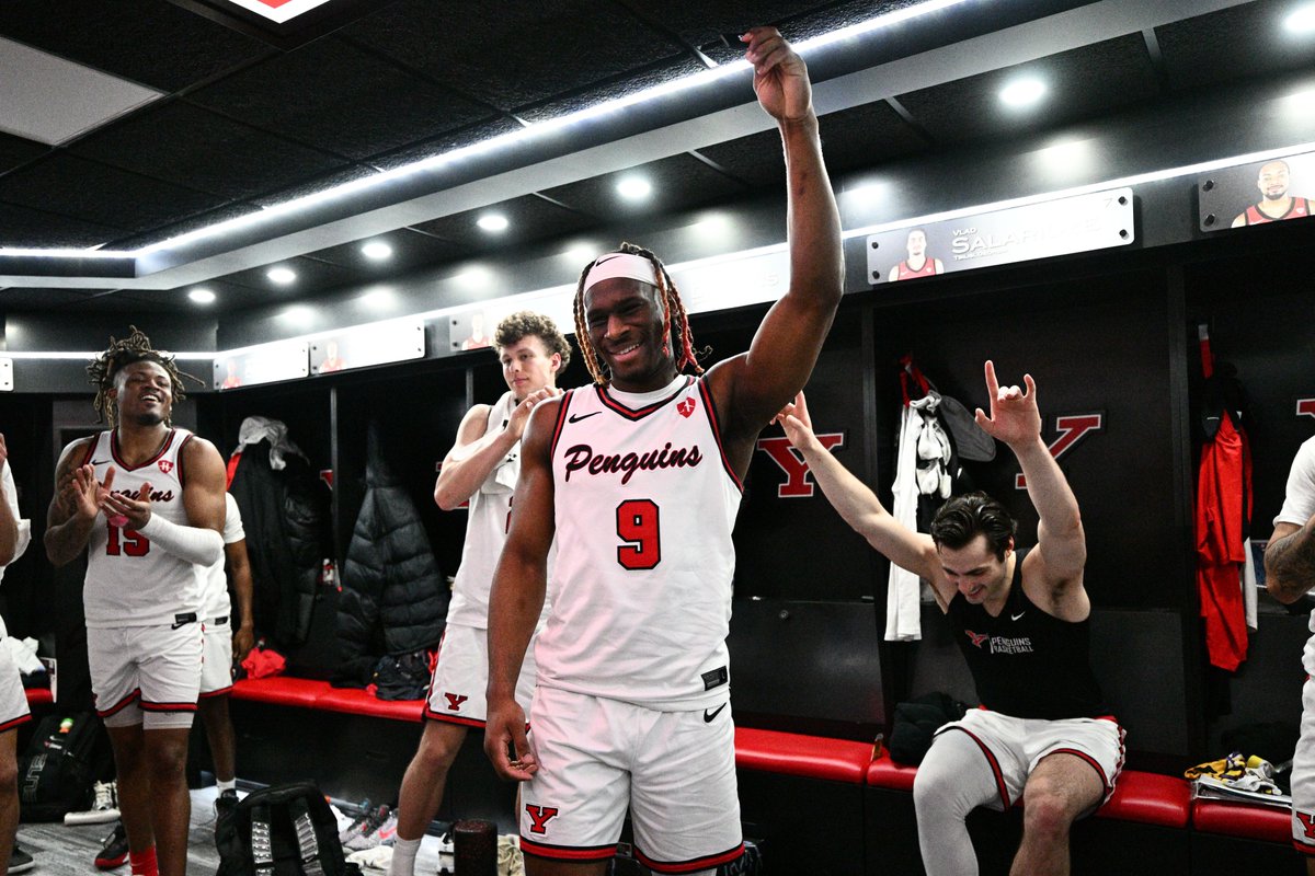 YSUMensHoops's tweet photo. Got it done for our seniors👏

#GoGuins https://t.co/pvvIWcdhxd
