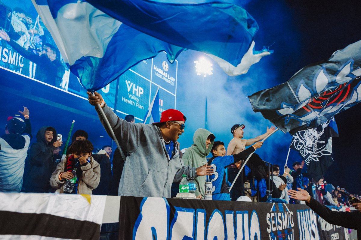 SJEarthquakes's tweet photo. Thank You Seismic Union 🖤💙

Y’all brought the noise &amp; the energy and kept it going all night long. Black &amp; Blue through and through 💥 https://t.co/LguLxH9B9T