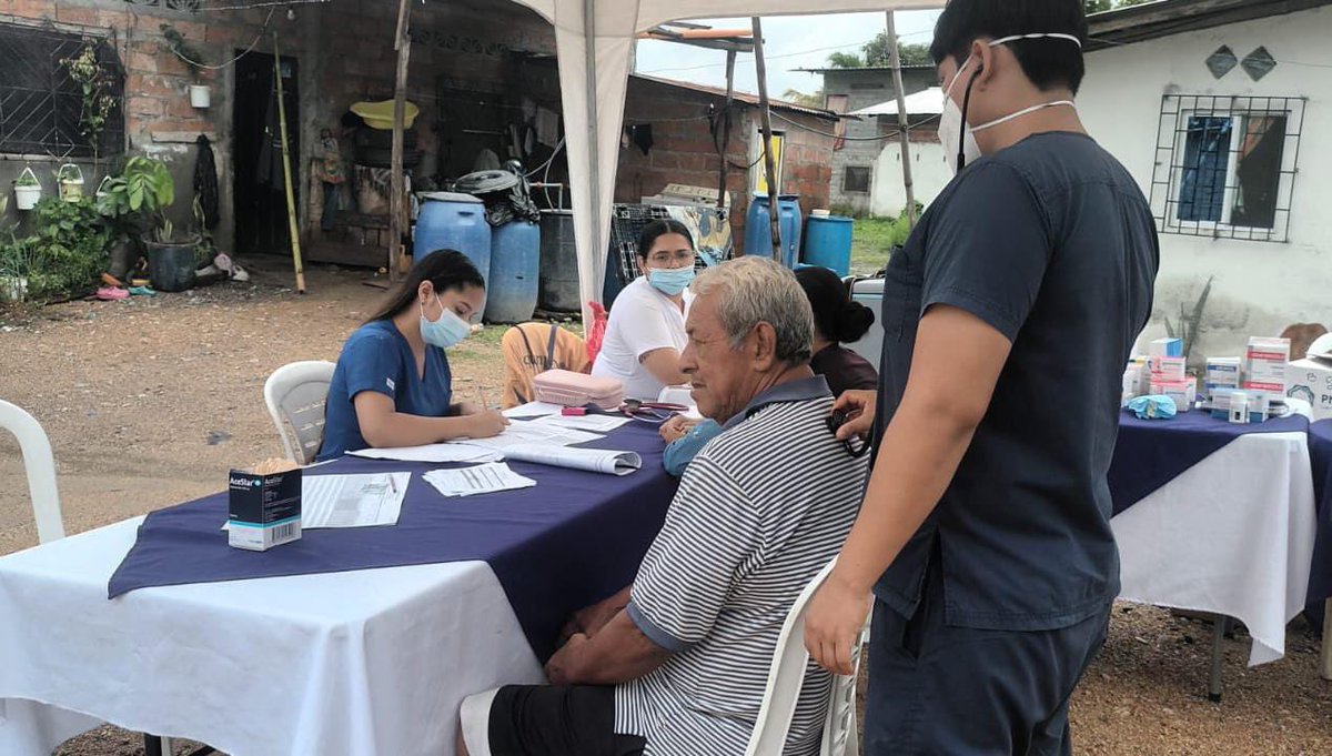 Salud_Guayas's tweet photo. #Durán | Personal de @Salud_Ec realiza brigada médica en el Recinto #Magdalena2 acercando los servicios a la comunidad, brindamos:
🩺Atención Médica
💉Inmunización
💊Medicina
#MSPEnTerritorio https://t.co/cb4D27nhy6