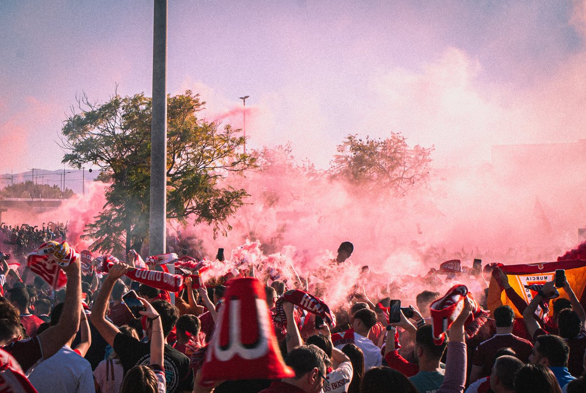 gfx_guille's tweet photo. Un pequeño hilo de unas fotillos que he echado hoy en la previa del derbi🫶🏼❤️🤍 https://t.co/5mBopBr6ar