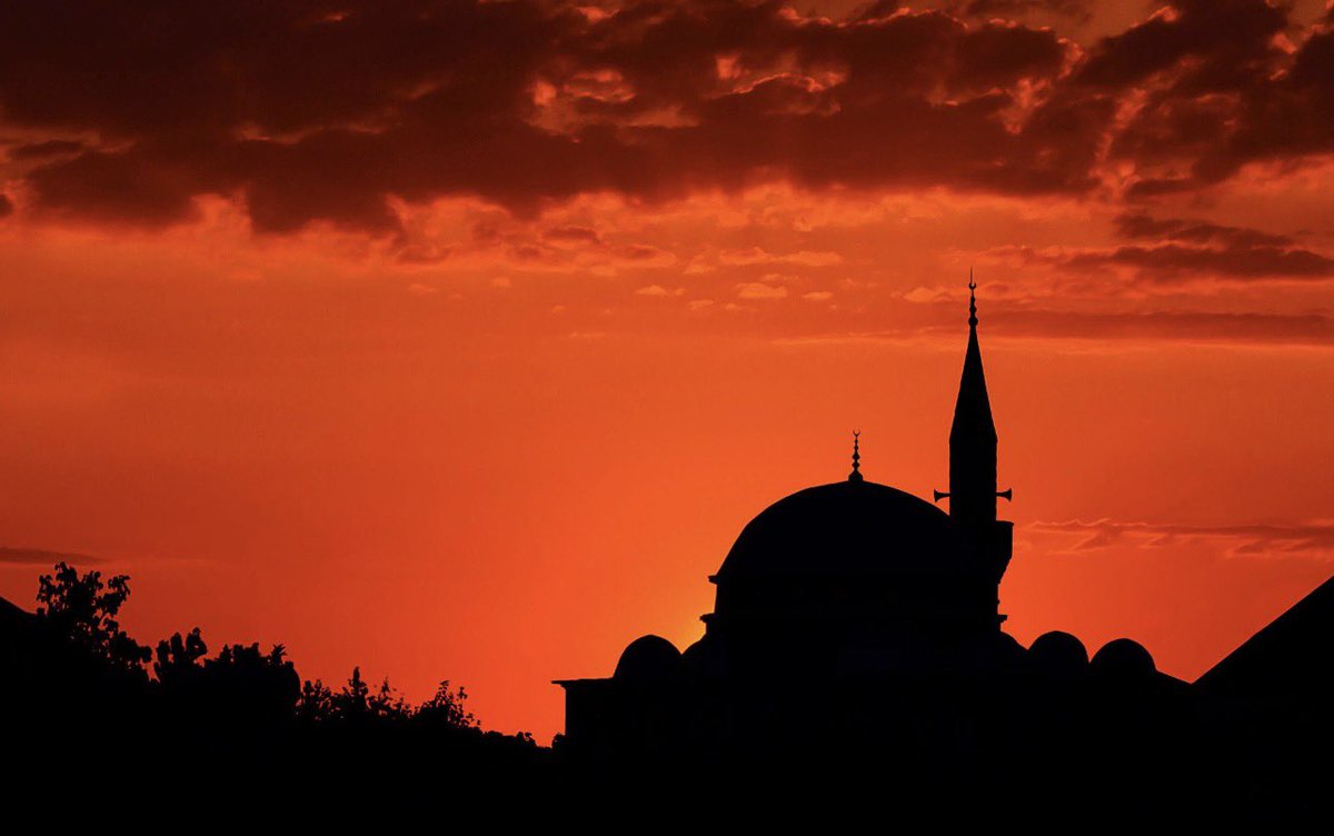 Rabbim, bizleri salih kullarından eyle.
Hayırlı Ramazanlar. 🌙🤲