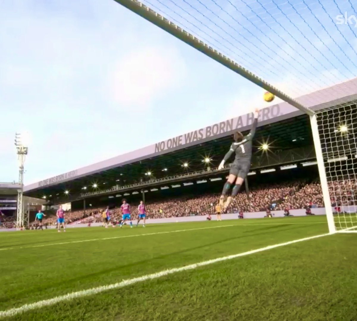 Captain’s performance today <a href="/deanhenderson/">Dean Henderson</a> 👏🏼🦅❤️💙

#CPFC