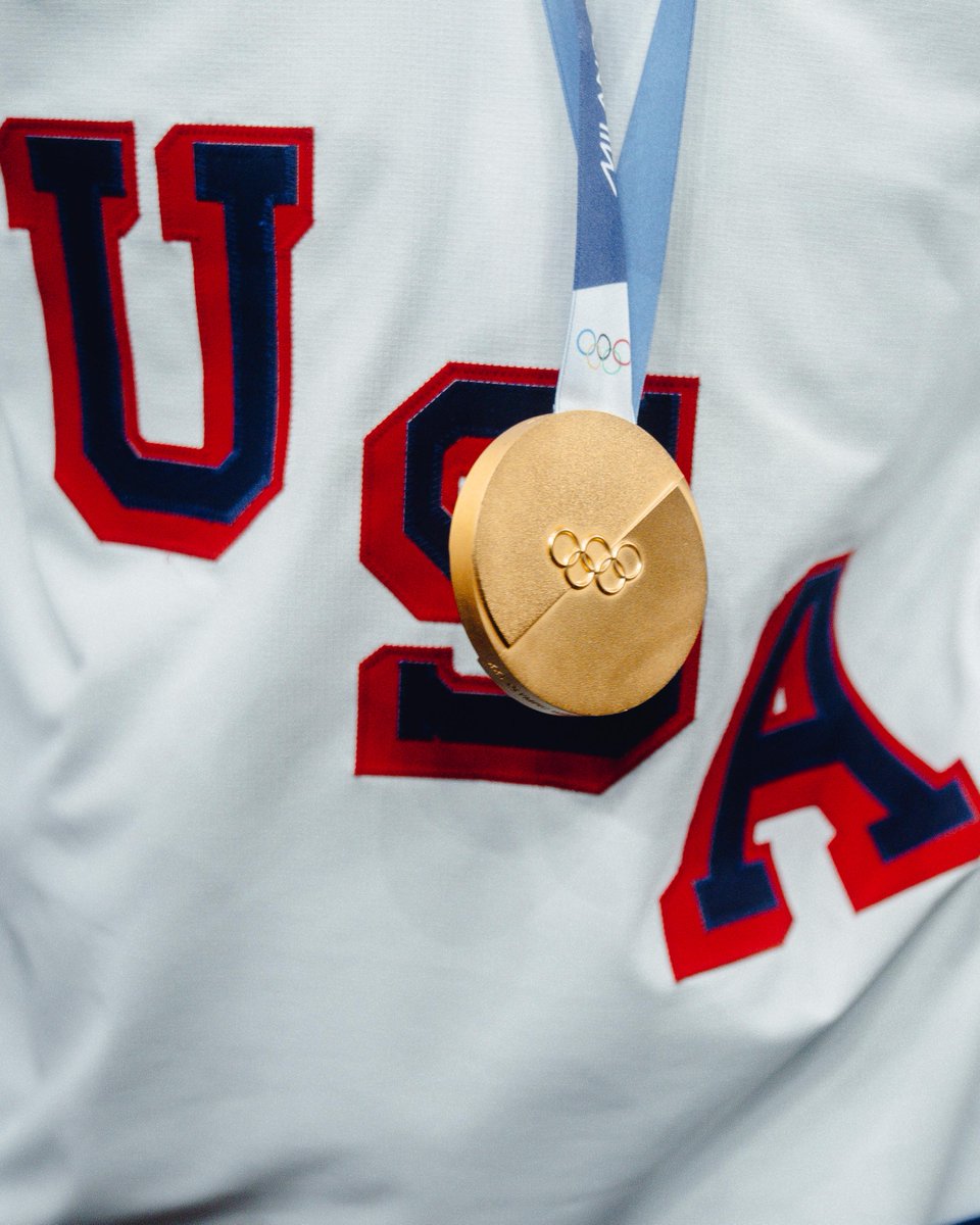 NHL's tweet image. Goodnight, hockey fans 🥇 

#MilanoCortina2026 #WinterOlympics