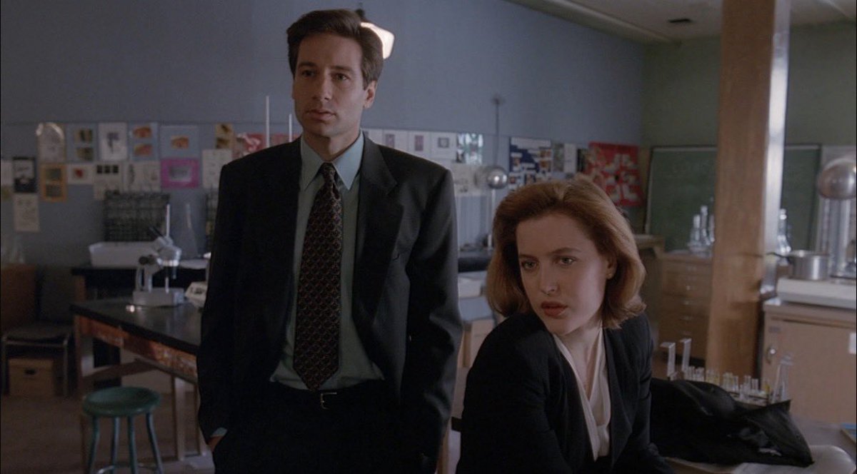 the4kCollectivE's tweet image. Tonight’s episode of The X Files. Season 1 Episode 15. Lazarus . 

After Gender Bender tonight the consciousness of a dangerous criminal possesses an FBI agent who is also Scully's ex-boyfriend.

Looking forward to E.B.E. In a few nights time. 
#TheXFiles #XFiles #MulderAndScully