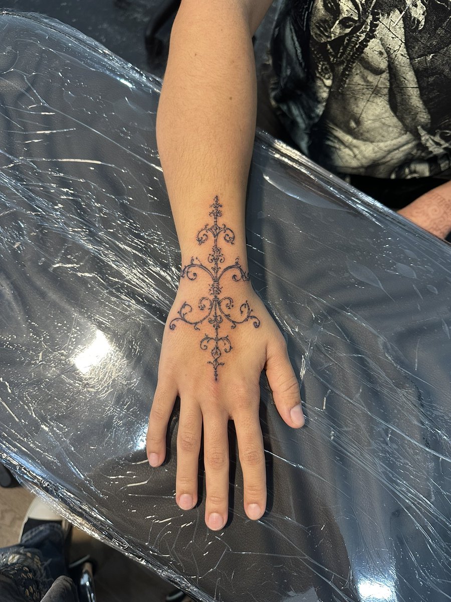 j😵line tweet media