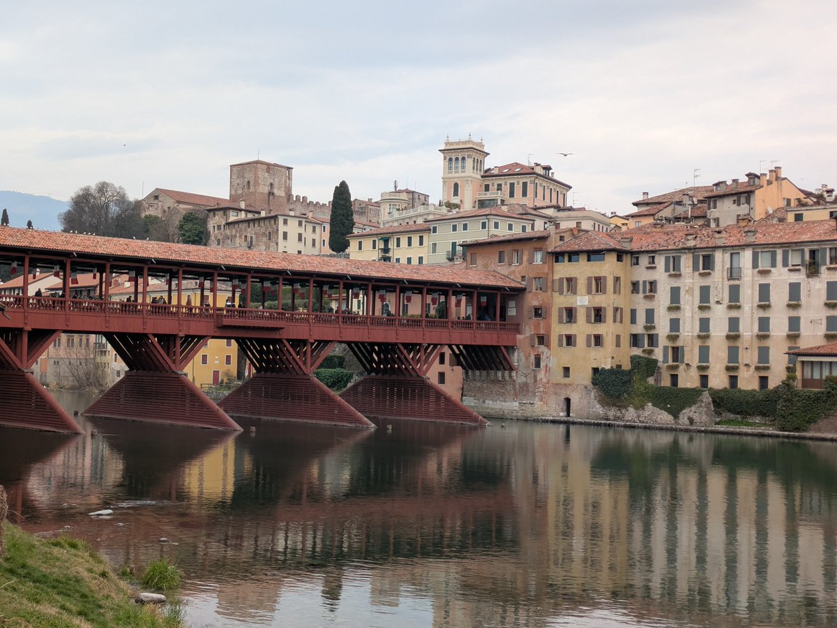 FGiust's tweet photo. Il panorama mozzafiato dal Ponte degli Alpini di Bassano. https://t.co/RDPEReH2XK