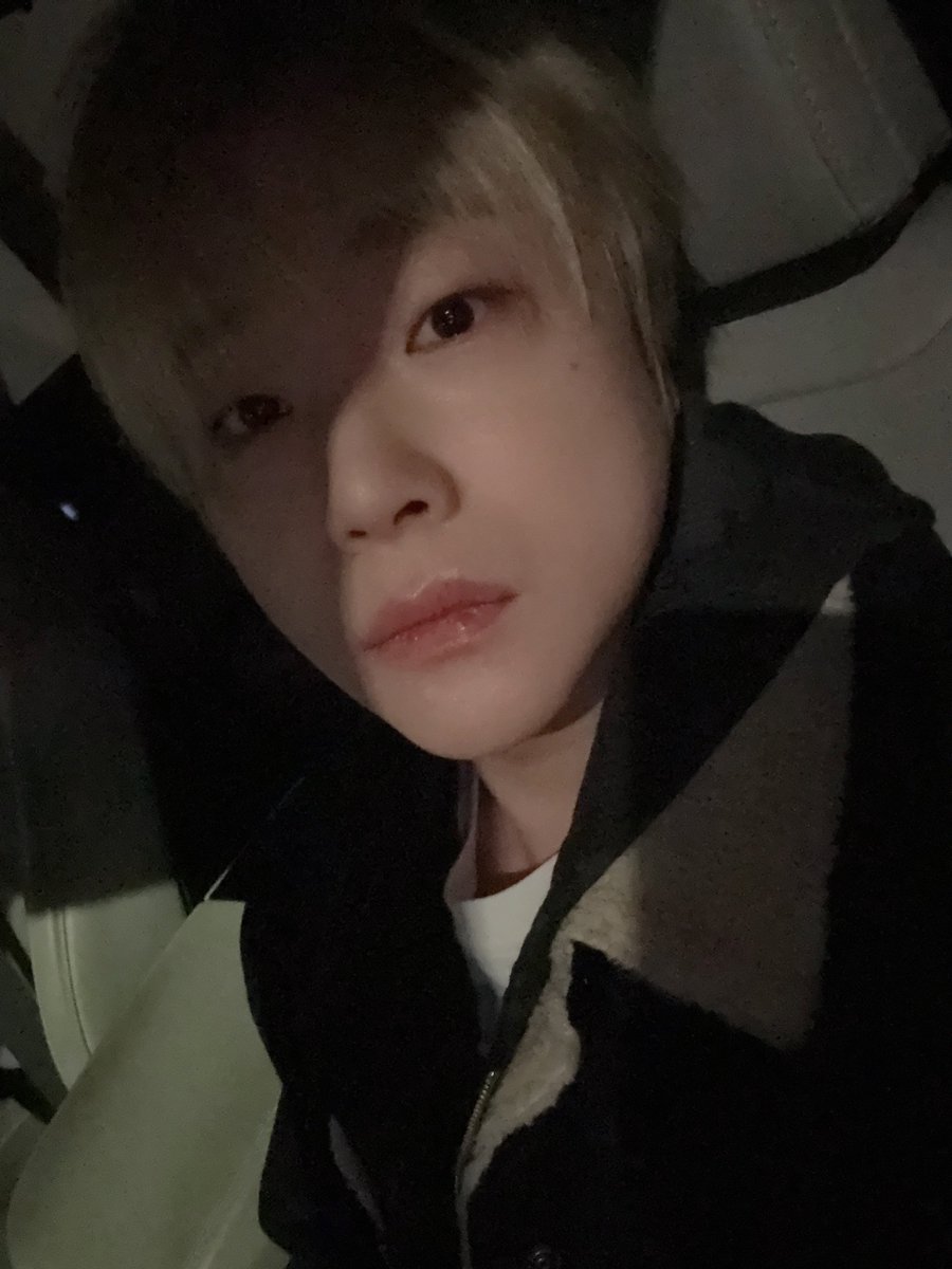 jinhwan sent a selca and saying “where am i going? i dont know ㅠㅠ” 

HAHAHAHA why so cute ㅠㅠ he’s probably on his way to iKON early morning schedule (filming content) 🥰🩷