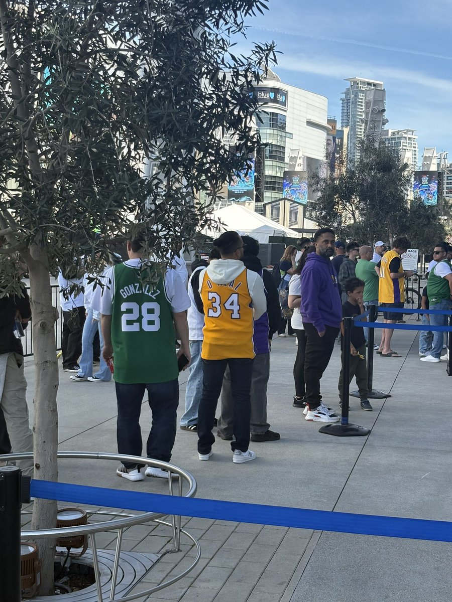 RealBobManning's tweet photo. Celtics-Lakers coverage underway! @CelticsCLNS https://t.co/H9RakugzbO