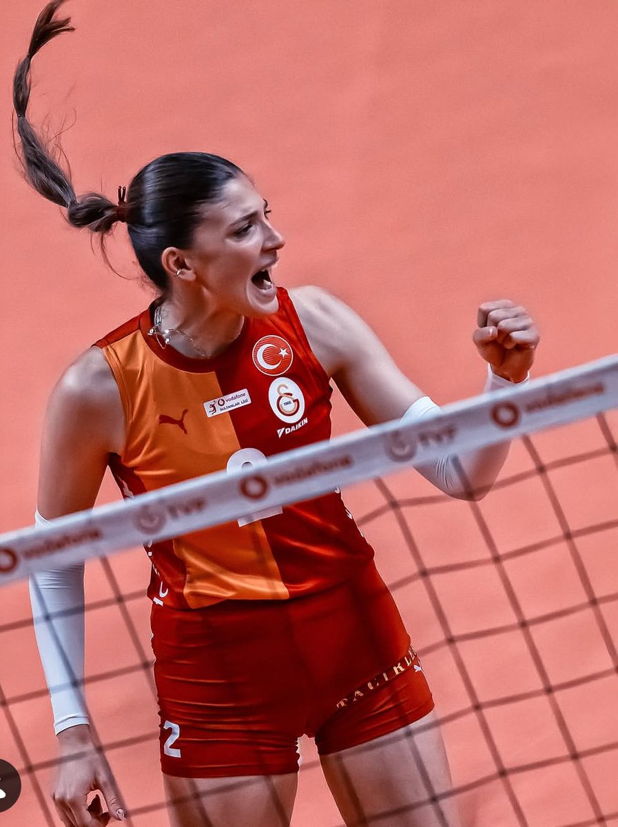 esra tweet media