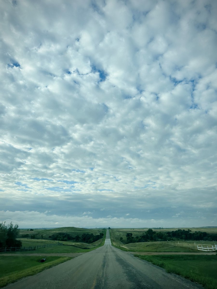 liz_july4th's tweet image. #NorthDakota 

These photos were taken several hours apart. My early travel begin at #Bismarck.   Taken while cruising the backroads, the weather pattern was changing. Thrill to have these scenic views for myself. 

My destination was the birthplace of Rose Wilder Lane, the