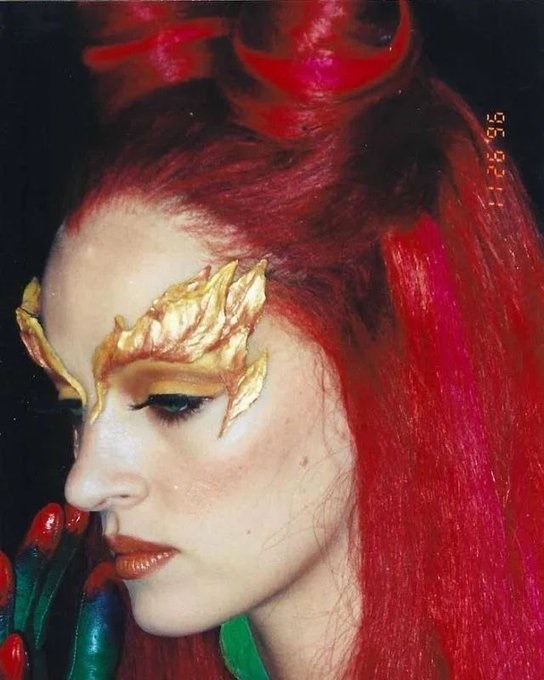 Uma Thurman behind the scenes of “Batman &amp; Robin”, 1997