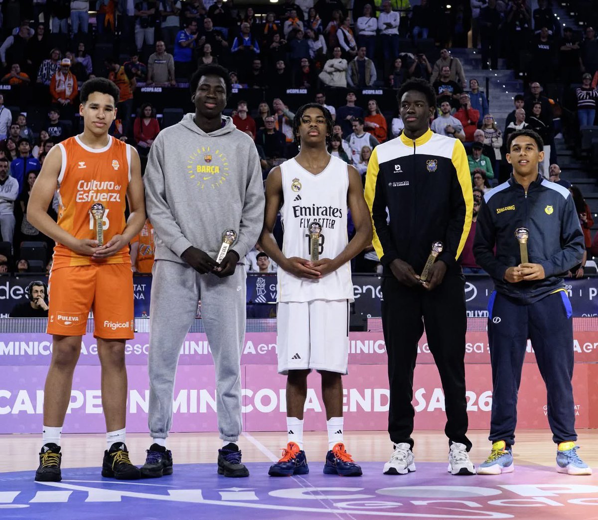 Algunos de nuestros chiquitines de 14 años 😂😂😂