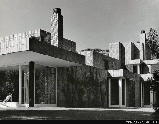TRES60Blog's tweet photo. Casa Güell, obra de José Antonio Coderch construida en 1971 en Barcelona.
Fotos de Francesc Català Roca.
#Coderch #CatalaRoca #CasaGuell #arquitectura https://t.co/XovwoXnNzq