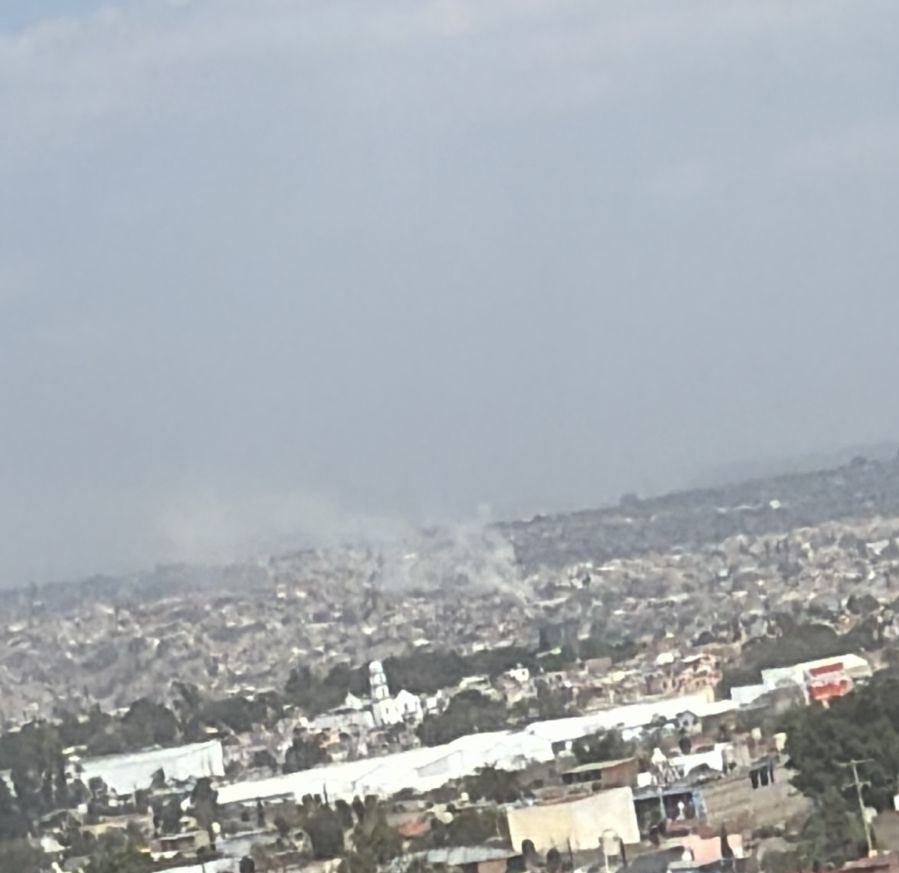 Mentira. 
En la mañana (antes de saber la magnitud de esto) acudí con mi hija a Plaza Patria en Zapopan y nos retiraron del lugar por seguridad. Cerraron la plaza. 
Acaba de ocurrir una balacera a unas cuadras de mi casa. 
Quema de camiones y autos particulares a menos de un