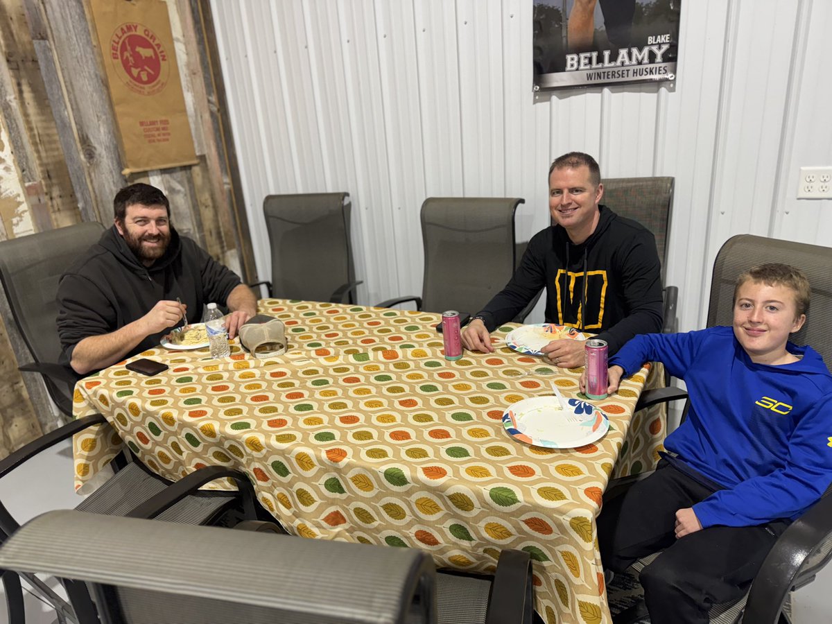 Husky Hoops tweet media