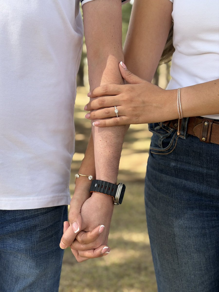 andreromancr's tweet photo. Tomar tu mano fue mucho más que un gesto; fue la decisión de caminar juntos hacia todo lo que venga. Con respeto, confianza y amor del bueno, hoy damos un paso más en una historia que quiero seguir escribiendo siempre a tu lado ❤️ @nicky_valerio https://t.co/mFWglVfLYK