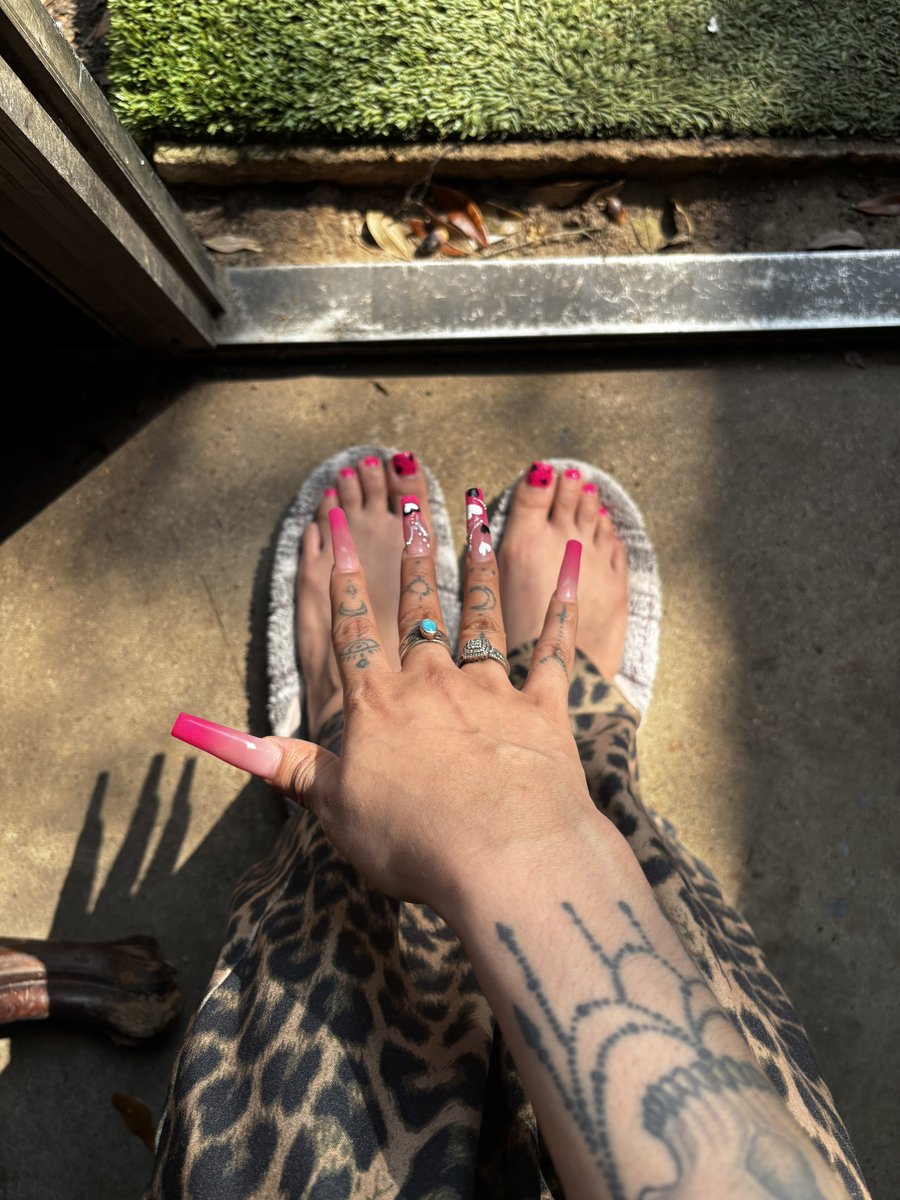 MoonlightSoles0's tweet photo. https://t.co/PWgYG7mb1c
#GrownAndFine #SoftMILF #DivineFemininity #LateNightX #NSFWNight https://t.co/BdjdI7E7nx